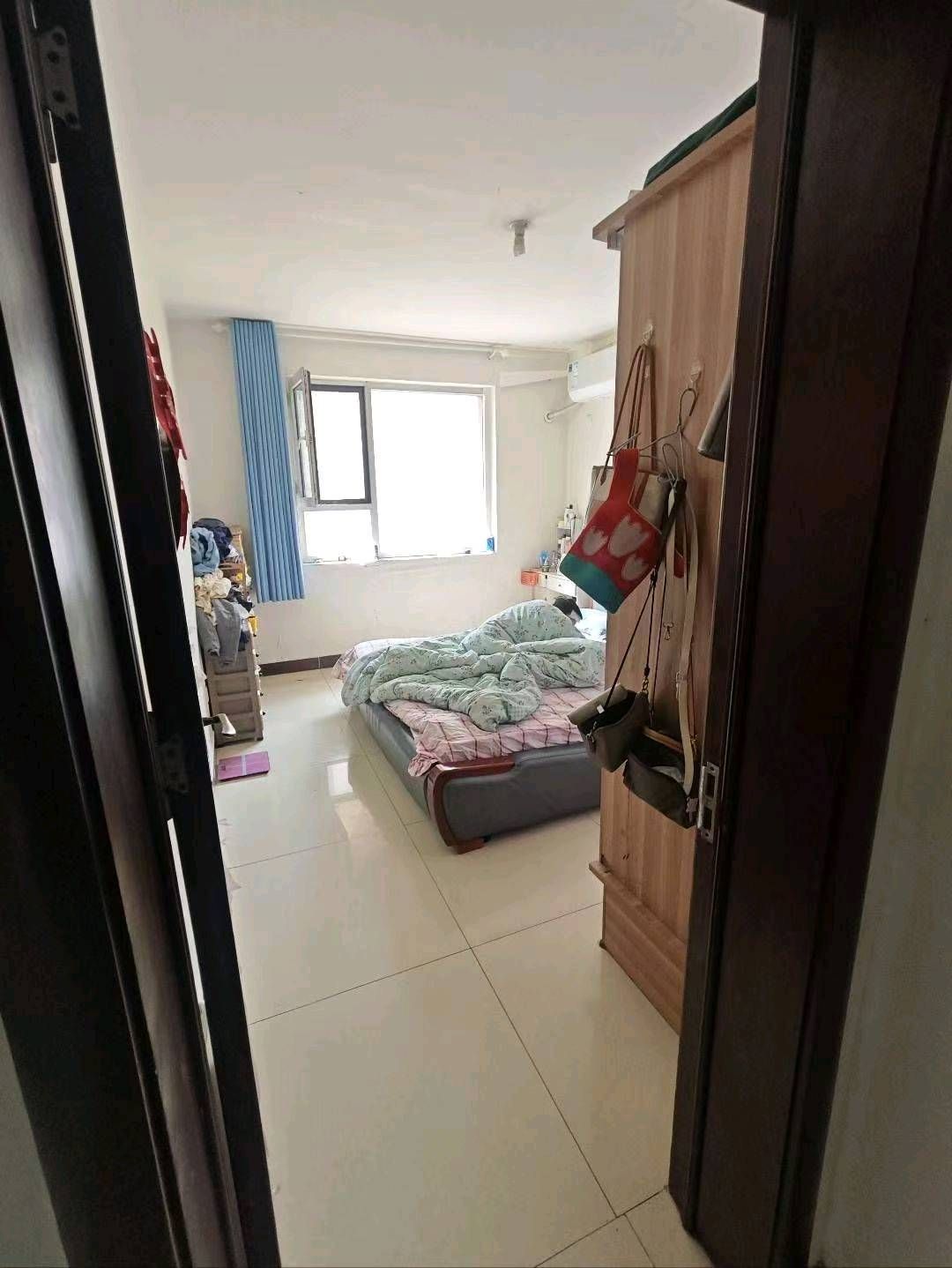 市中心出门既是凤城小学 南北通透 无遮挡 精装修  领包入住  随时看房 二手房