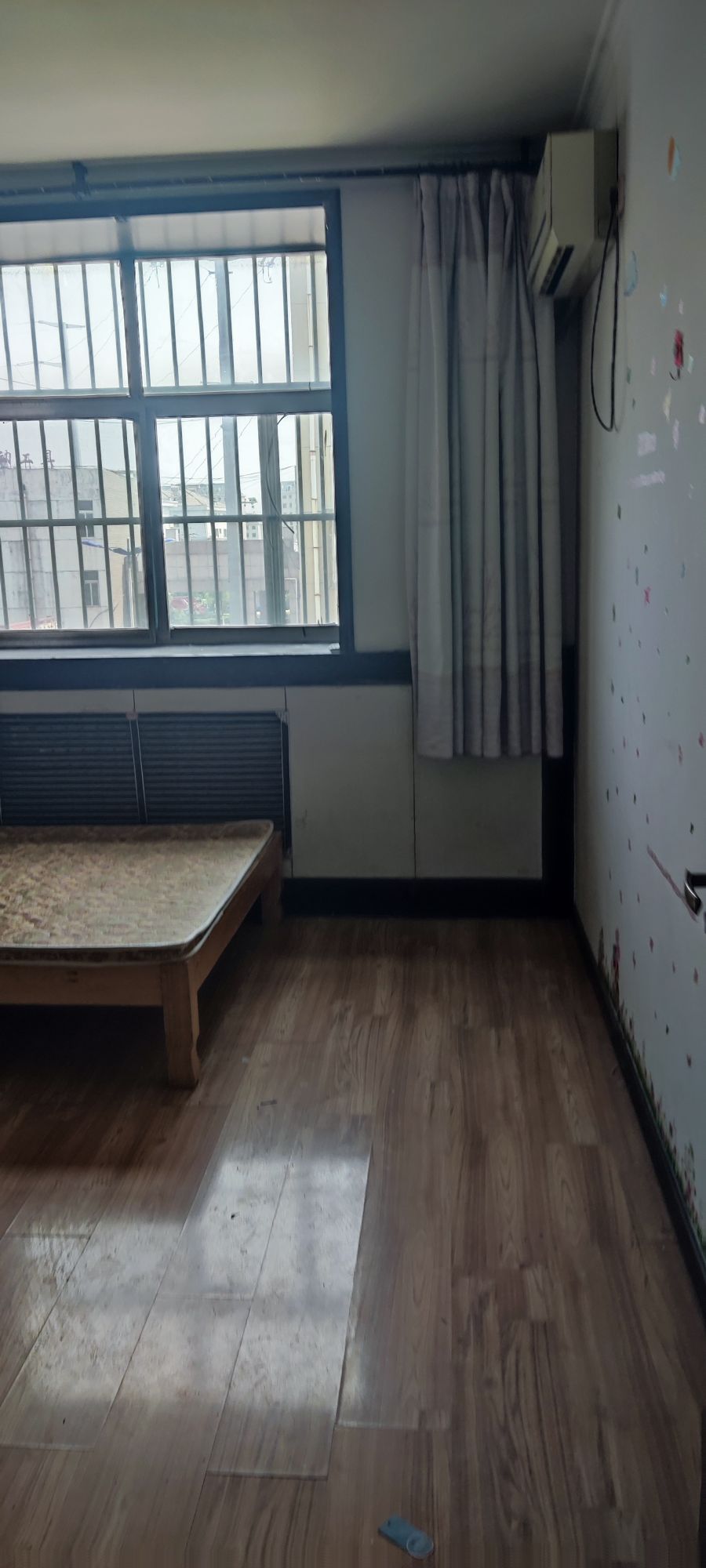 汶河苑小区，3室2厅1卫，100㎡，简装，租金700元/月 租房