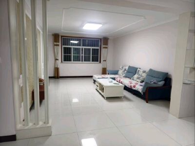 黄梁坡社区，3室2厅1卫，126㎡，精装，家具家电齐全，拎包入住