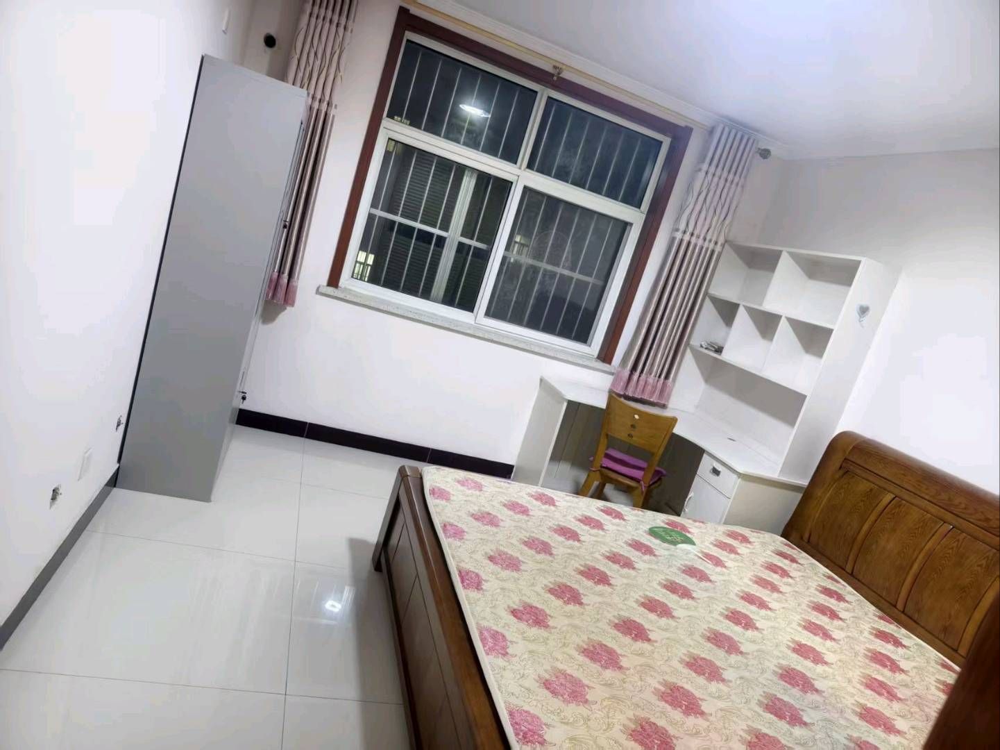 黄梁坡社区，3室2厅1卫，126㎡，精装，家具家电齐全，拎包入住 租房