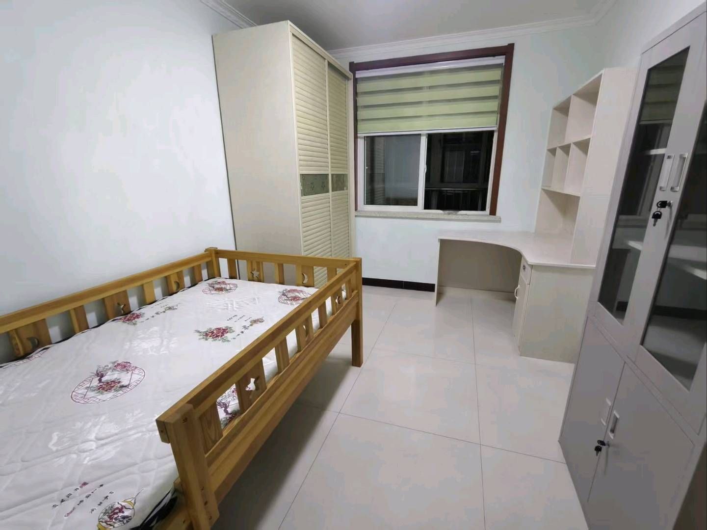 黄梁坡社区，3室2厅1卫，126㎡，精装，家具家电齐全，拎包入住 租房