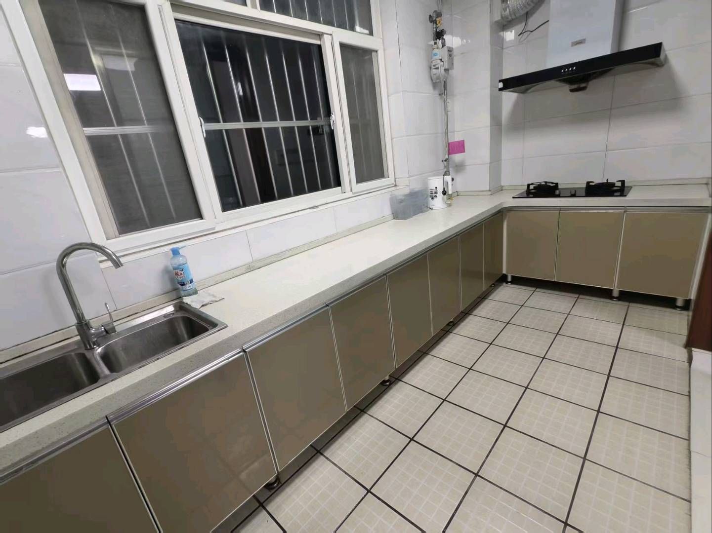 黄梁坡社区，3室2厅1卫，126㎡，精装，家具家电齐全，拎包入住 租房