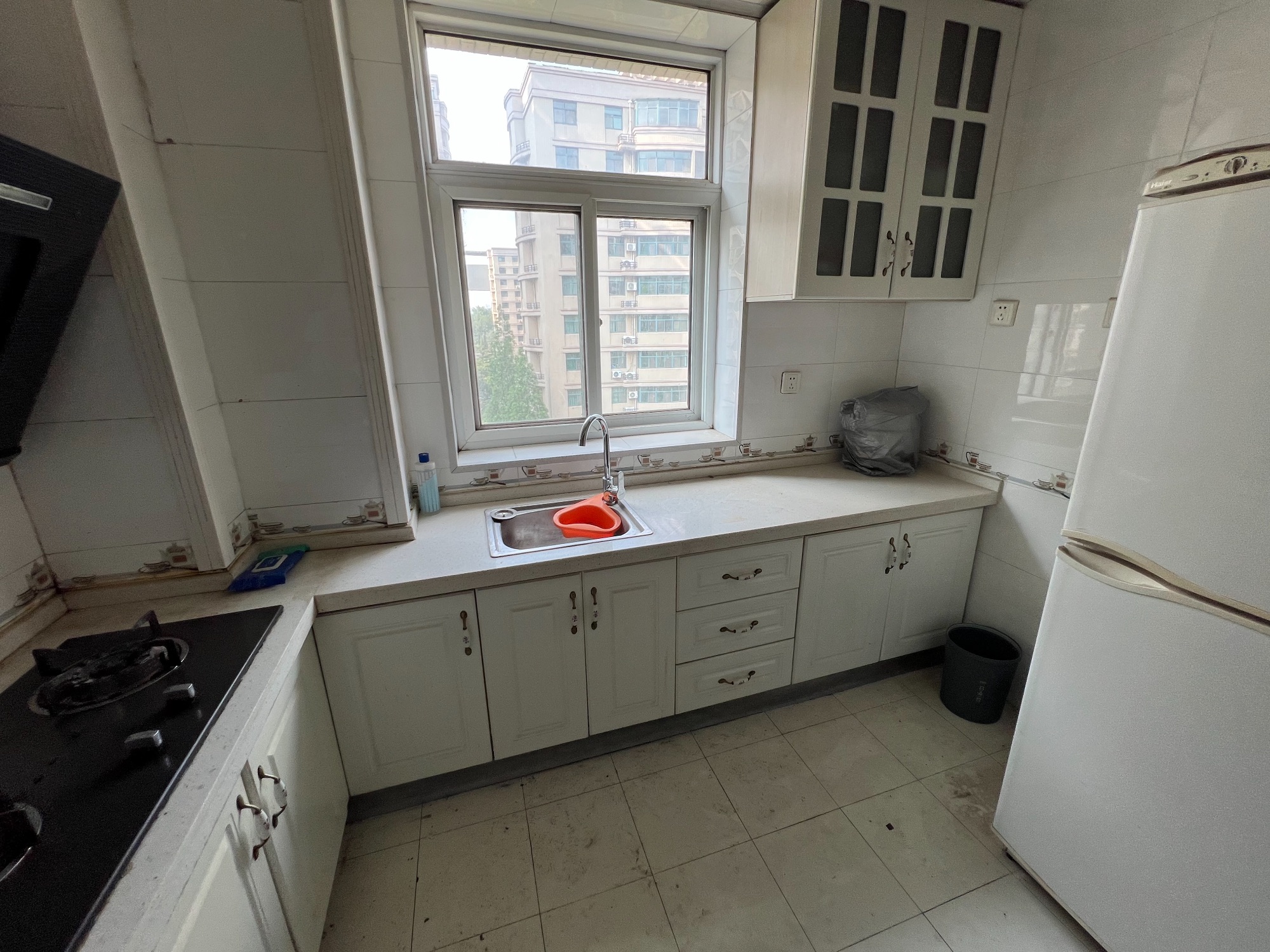 新东方华庭，3室2厅2卫，126㎡，精装，家具家电齐全，拎包入住 租房